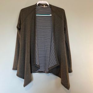 EUC like new gray/blue white stripe open 41 Hawthorn cardigan size small